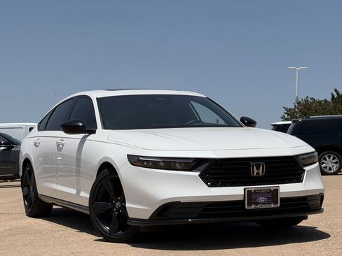 Used 2025 Honda Accord Sport image 2