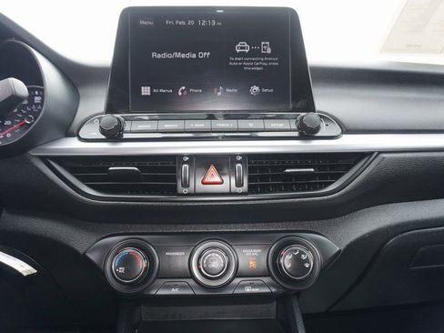 Used 2024 Kia Forte LXS w/ LXS Technology Package image 16