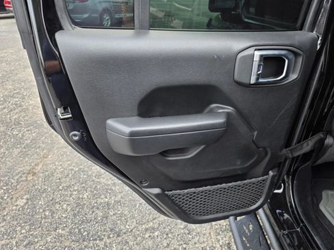 Used 2023 Jeep Gladiator Sport AWD/4WD image 12