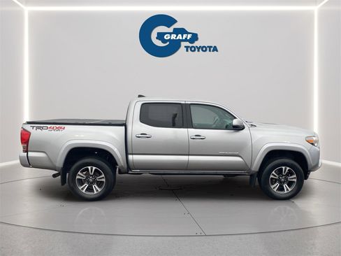 Used 2017 Toyota Tacoma TRD Sport image 18
