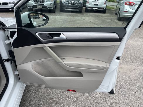 Used 2015 Volkswagen Golf SE FWD image 16