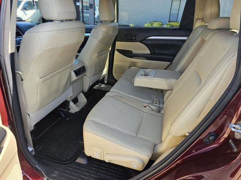 Used 2014 Toyota Highlander Plus FWD image 22