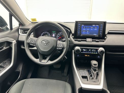 Used 2021 Toyota RAV4 LE AWD/4WD image 27