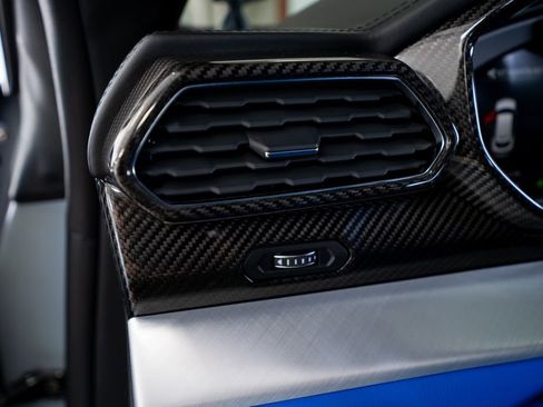 Used 2022 Lamborghini Urus AWD/4WD image 43