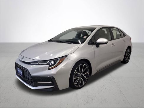 Used 2022 Toyota Corolla XSE FWD image 2
