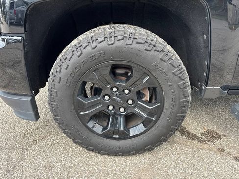 Used 2017 Chevrolet Silverado 1500 LT w/ Midnight Edition AWD/4WD image 15