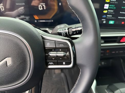 Used 2025 Kia Sorento S w/ Panoramic Sunroof Package image 14