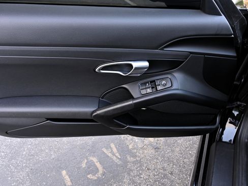 Used 2018 Porsche 718 Cayman Coupe image 37