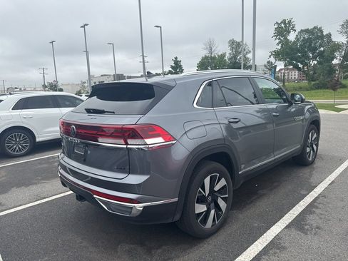 Used 2025 Volkswagen Atlas Cross Sport SEL AWD/4WD image 4