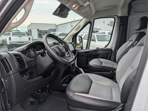 Used 2024 RAM ProMaster 2500 w/ Convenience Group FWD image 15