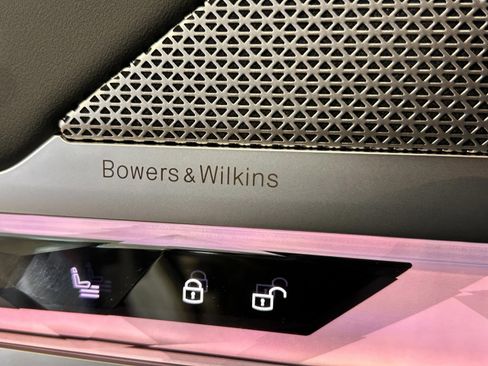 Used 2026 BMW 750e xDrive w/ Executive Package image 16