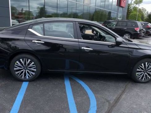 New 2026 Nissan Altima 2.5 SV FWD image 11
