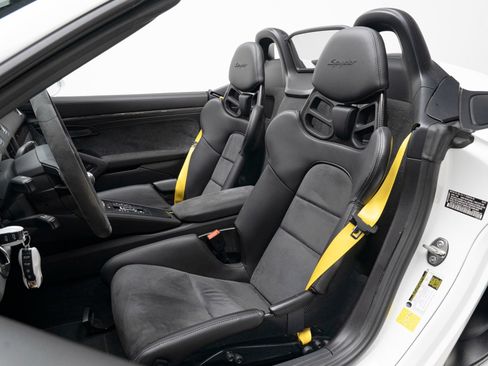 Used 2020 Porsche 718 Boxster Spyder RWD image 3
