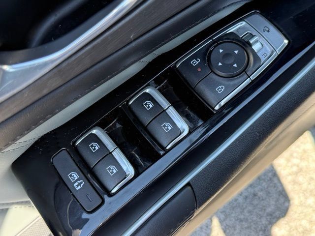 Certified 2025 Kia Sorento SX Prestige w/ Sage Leather Package AWD/4WD image 13