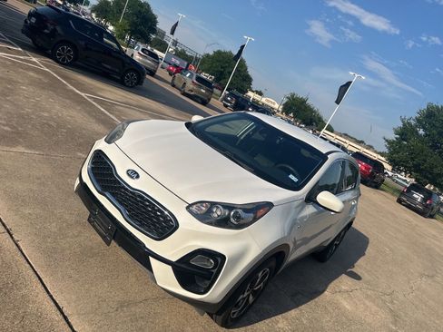 Used 2021 Kia Sportage LX AWD/4WD image 9