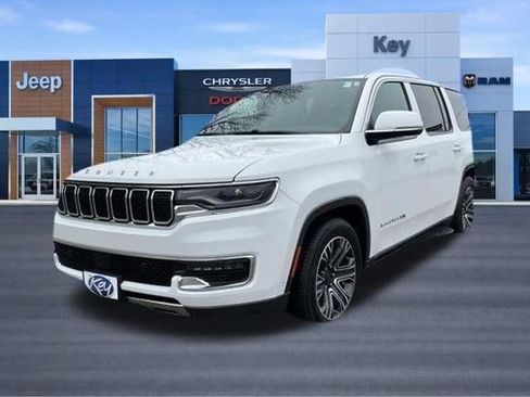 Used 2022 Jeep Wagoneer Series III AWD/4WD image 2