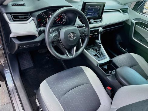 Used 2020 Toyota RAV4 XLE w/ XLE Grade Weather Package AWD/4WD image 9