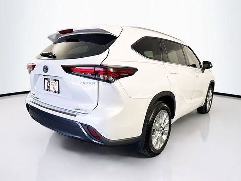 Used 2024 Toyota Highlander Limited AWD/4WD image 10