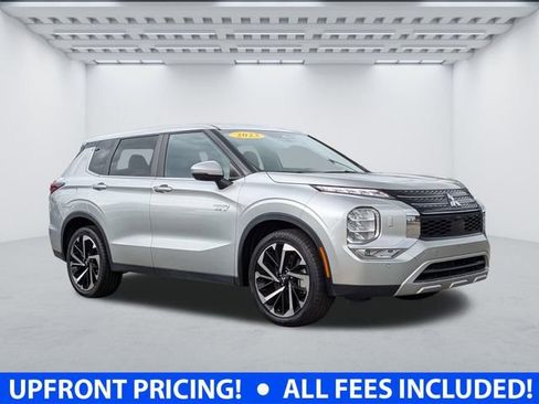 Used 2023 Mitsubishi Outlander SE AWD/4WD image 1