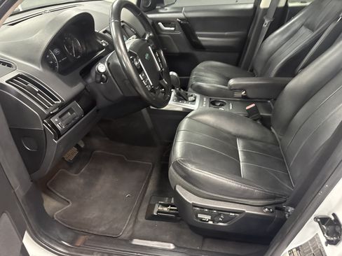 Used 2015 Land Rover LR2 HSE AWD/4WD image 8
