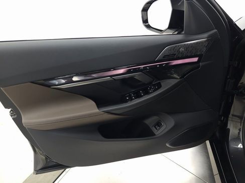 New 2026 BMW 550e xDrive image 10