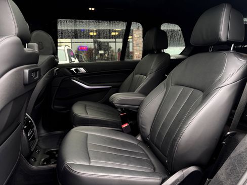 Used 2022 BMW X7 xDrive40i w/ M Sport Package image 19