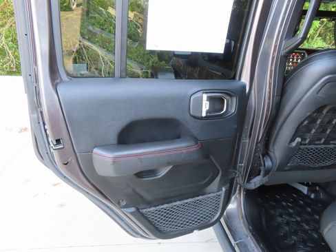 Used 2018 Jeep Wrangler Unlimited Rubicon image 33