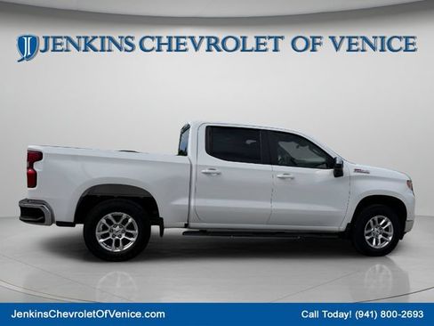Used 2022 Chevrolet Silverado 1500 LT w/ Z71 Off-Road Package AWD/4WD image 4