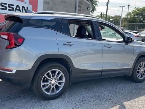 Used 2024 GMC Terrain SLT image 4