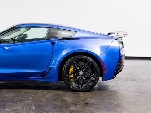 Used 2019 Chevrolet Corvette ZR1 RWD image 12