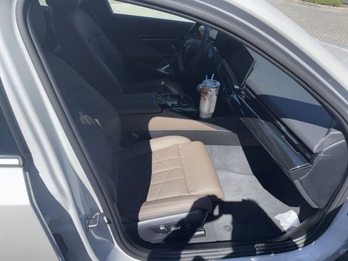 Certified 2024 BMW 530i w/ Luxury Seating Package image 24