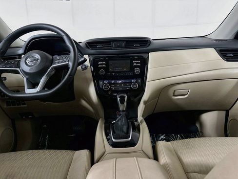 Used 2017 Nissan Rogue SV FWD image 25