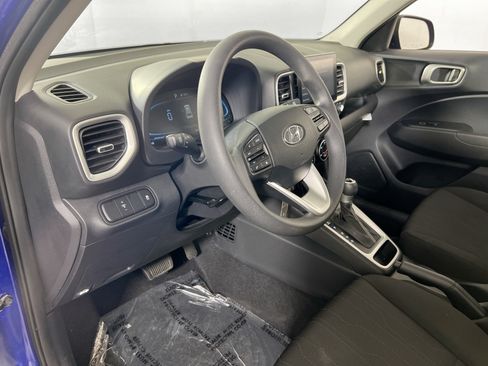 Used 2023 Hyundai Venue SE FWD image 9