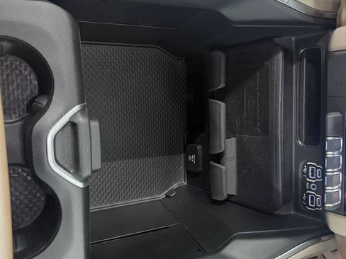 Used 2020 RAM 1500 Laramie RWD image 16