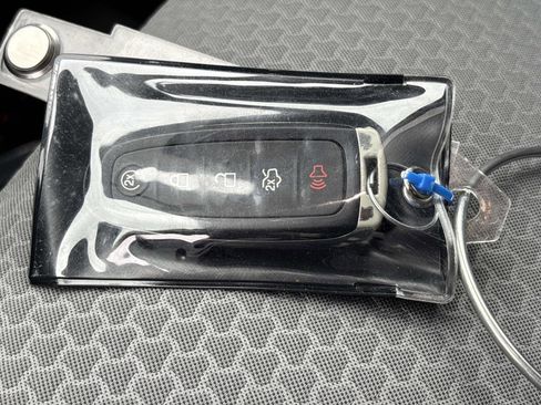 Used 2019 Ford Escape SE image 36