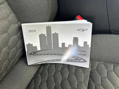 Used 2019 Chevrolet Equinox LT AWD/4WD image 34