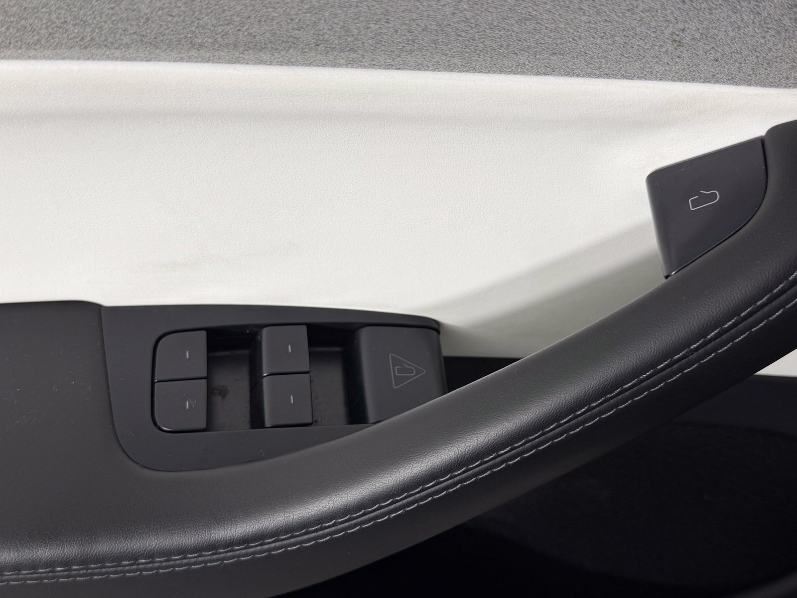 Used 2026 Tesla Model Y AWD image 18