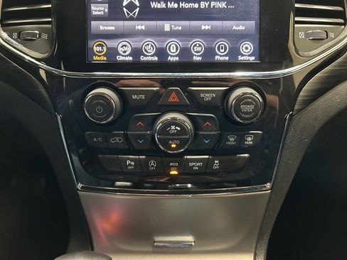 Used 2021 Jeep Grand Cherokee Laredo X image 19