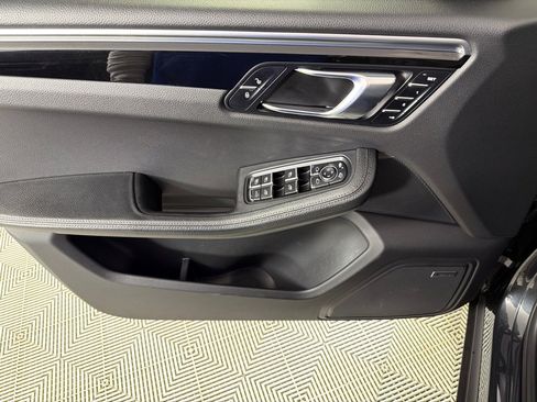 Used 2018 Porsche Macan image 12