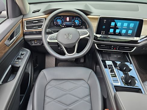 Used 2026 Volkswagen Atlas SE FWD image 12