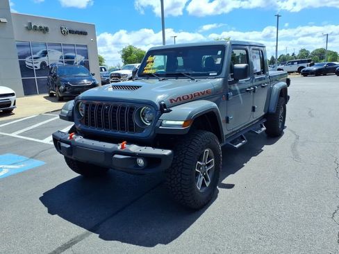 Used 2025 Jeep Gladiator Mojave AWD/4WD image 2