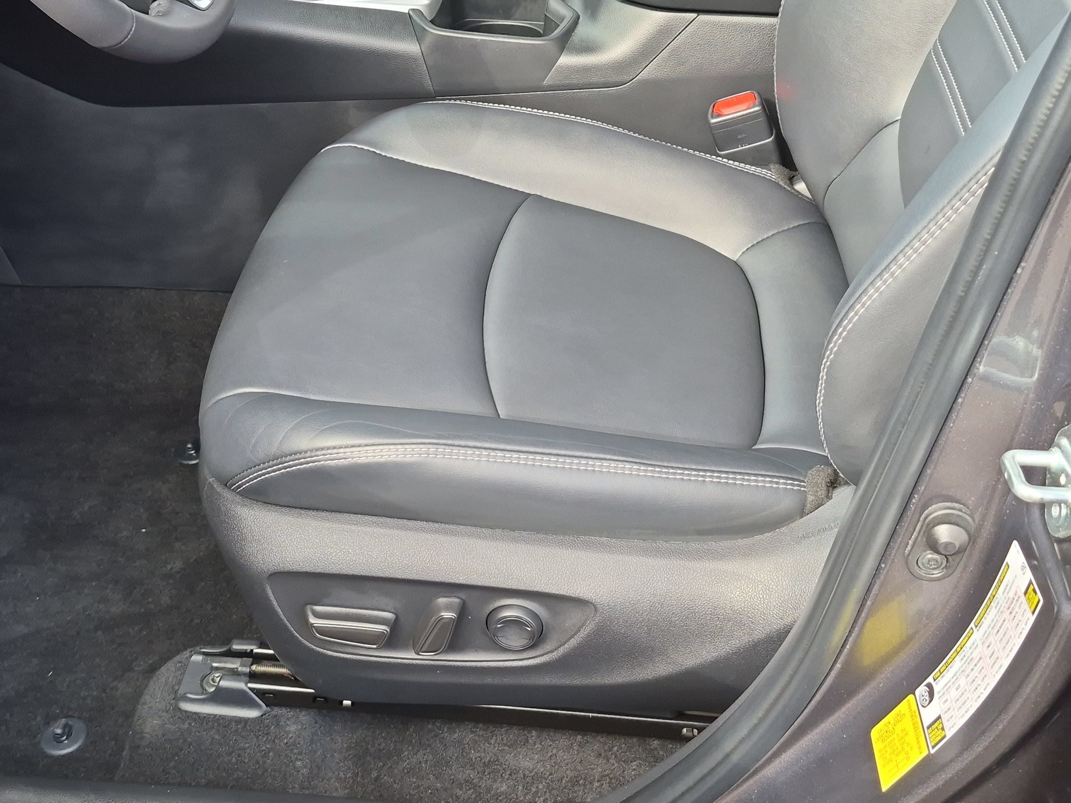 Used 2023 Toyota RAV4 XLE Premium FWD image 14