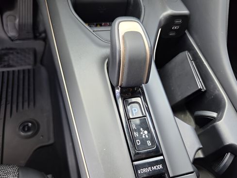 Used 2023 Toyota Crown AWD/4WD image 21