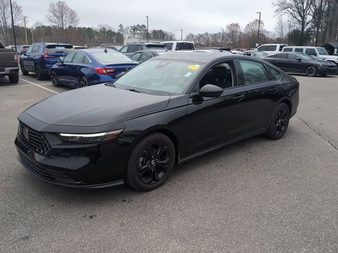 Certified 2025 Honda Accord SE image 3