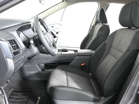 Used 2025 Nissan Rogue SV FWD image 18