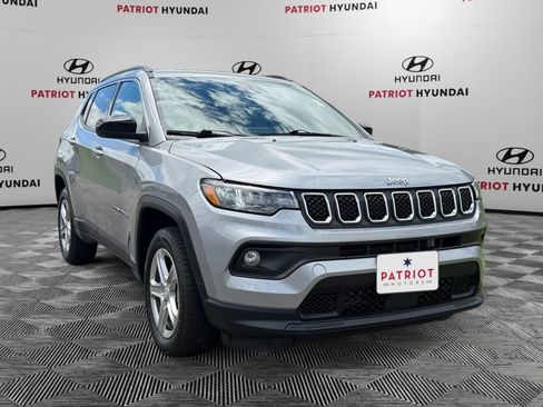 Used 2024 Jeep Compass Latitude AWD/4WD image 1