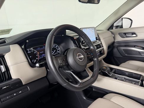 Used 2025 Nissan Pathfinder SL FWD image 23