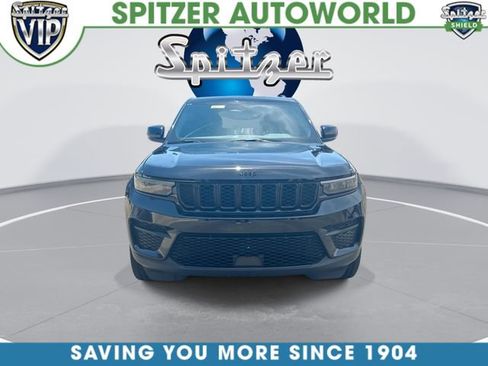 Used 2024 Jeep Grand Cherokee Altitude AWD/4WD image 3