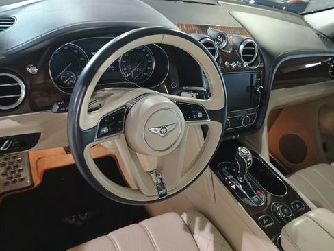 Used 2020 Bentley Bentayga AWD/4WD image 19
