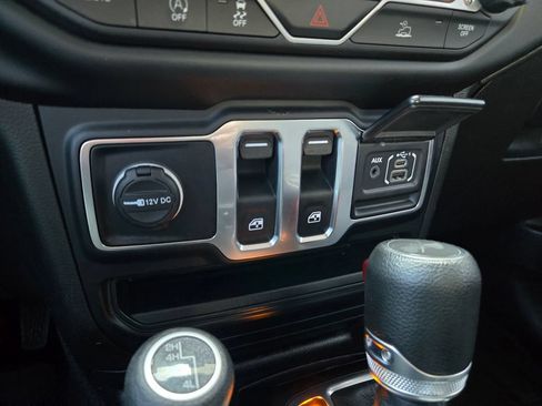 Used 2022 Jeep Wrangler Sport AWD/4WD image 28